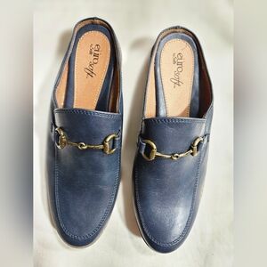 New Easy Spirit Women's Navy Loafers with Gold Accents